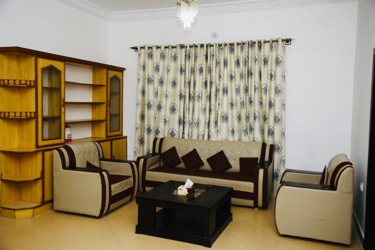 Lux Lounge Guest House Islamabad Eksteriør billede
