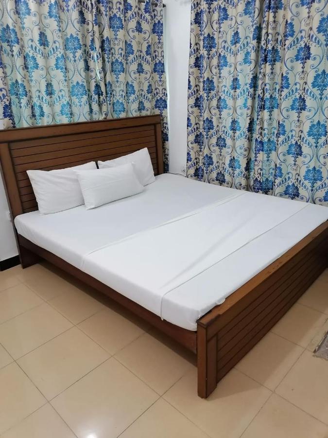 Lux Lounge Guest House Islamabad Eksteriør billede