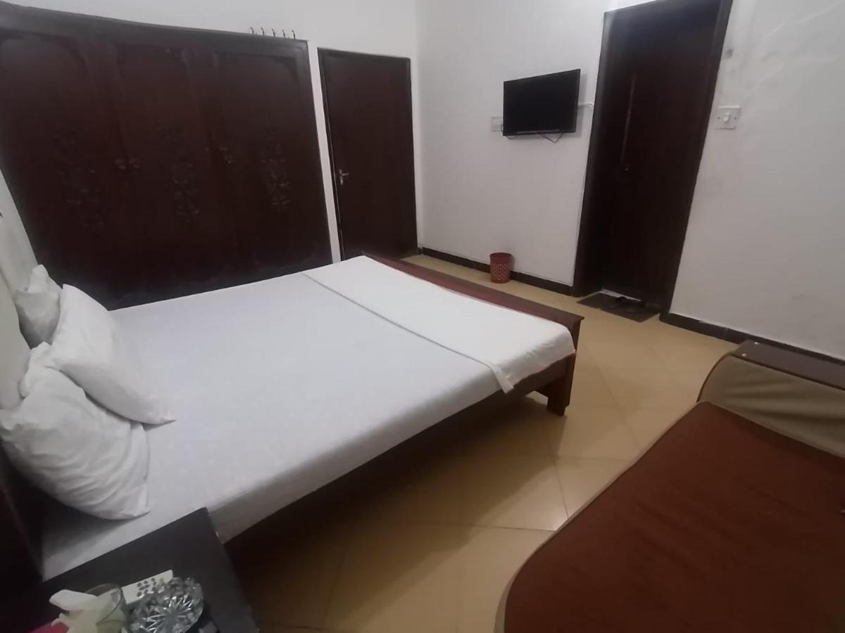 Lux Lounge Guest House Islamabad Eksteriør billede